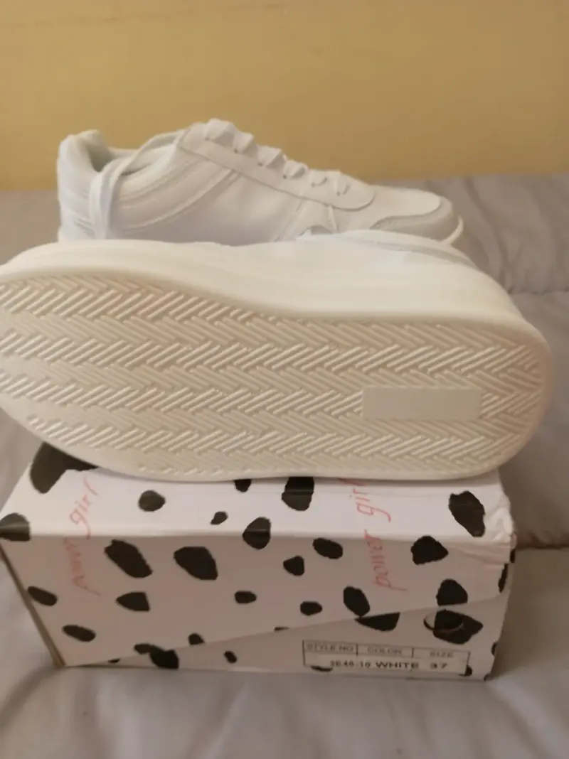 Zapatillas blancas de mujer estilo casual - 2