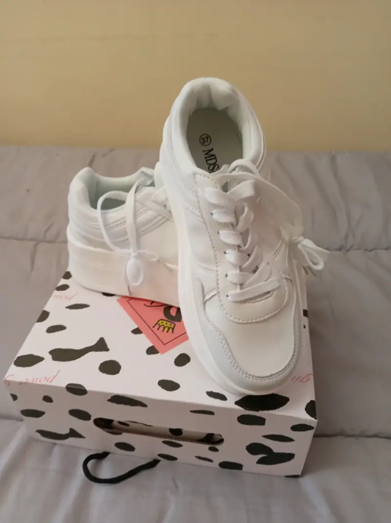 Zapatillas blancas de mujer estilo casual - 3