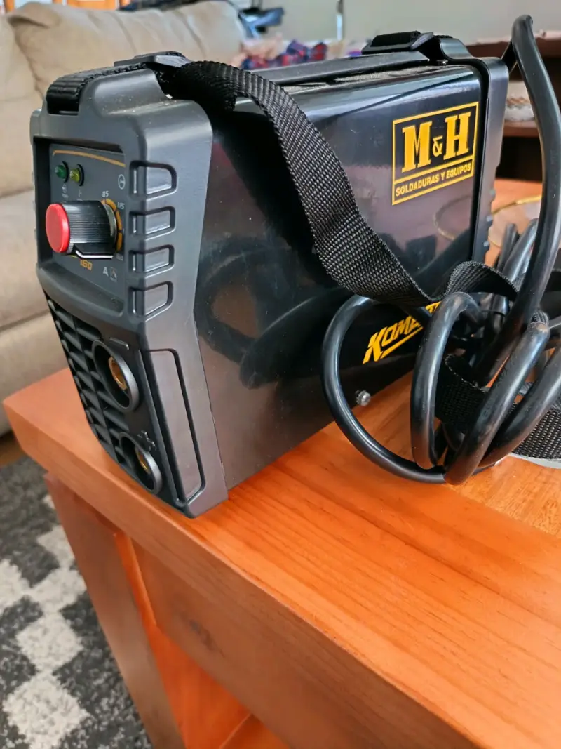 Soldadora Inversora M&H Kombat 160 con Máscara - 2