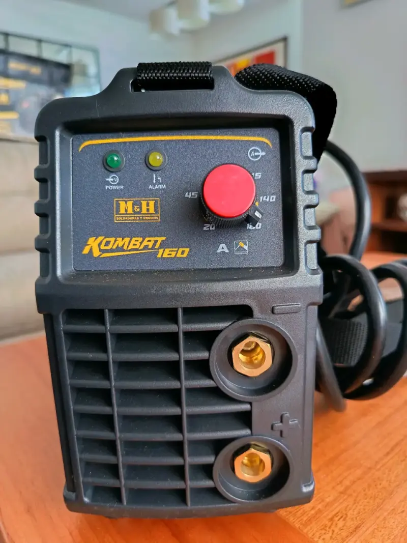 Soldadora Inversora M&H Kombat 160 con Máscara - 3