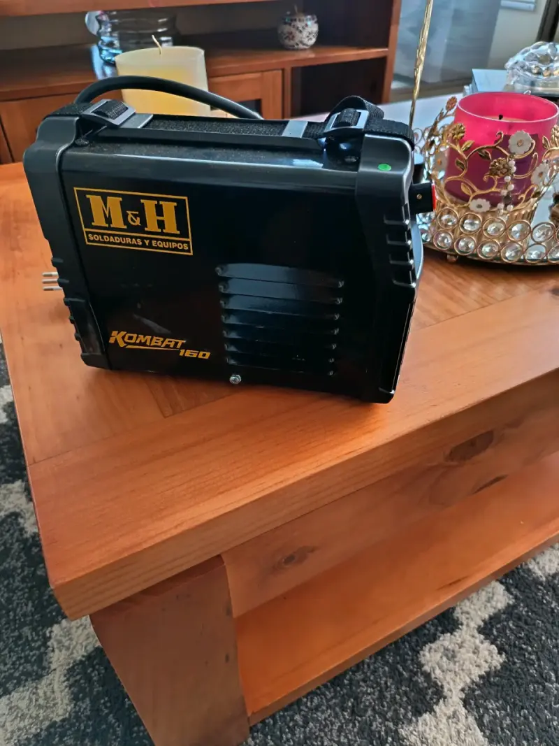 Soldadora Inversora M&H Kombat 160 con Máscara - 6