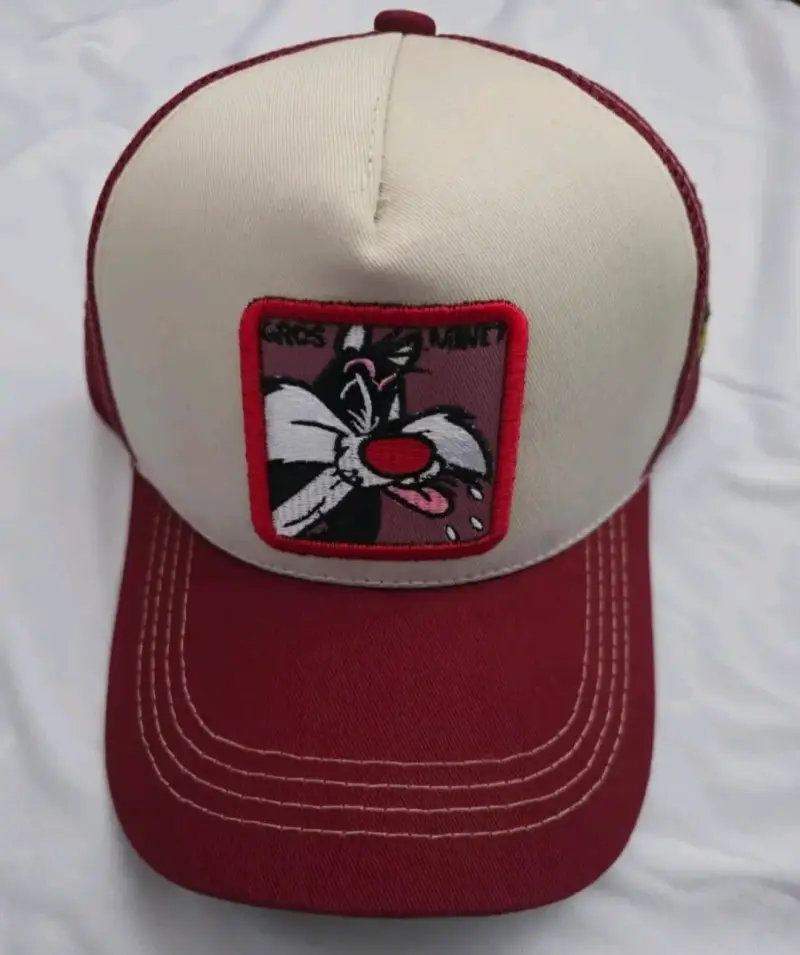 Gorra con diseño de personajes animados - 2