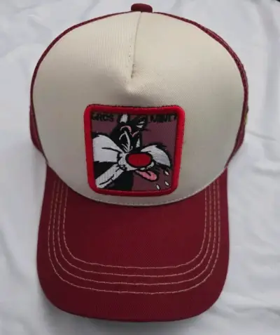 Gorra con diseño de personajes animados - miniatura 2