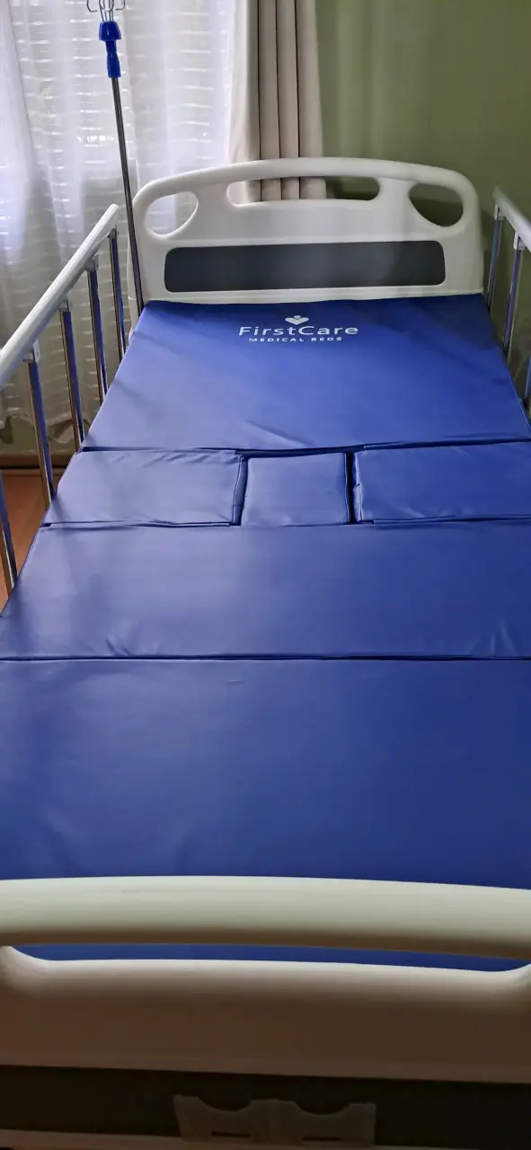 Cama clínica ajustable con colchón azul - 3