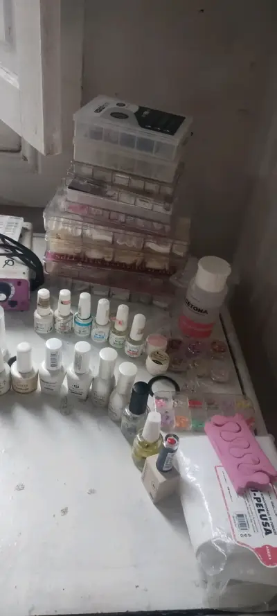 Kit de Manicure con Lámpara UV y Esmaltes - miniatura 2
