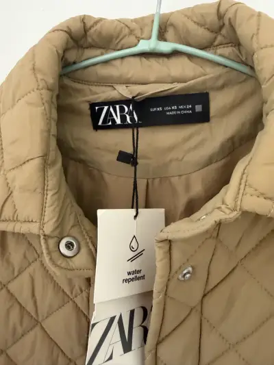 Chaqueta Zara repelente al agua talla XS nueva - miniatura 2