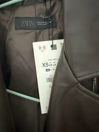 Chaqueta biker efecto cuero Zara marrón - miniatura 2