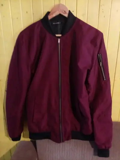 Chaqueta bomber reversible negra y burdeos - miniatura 2