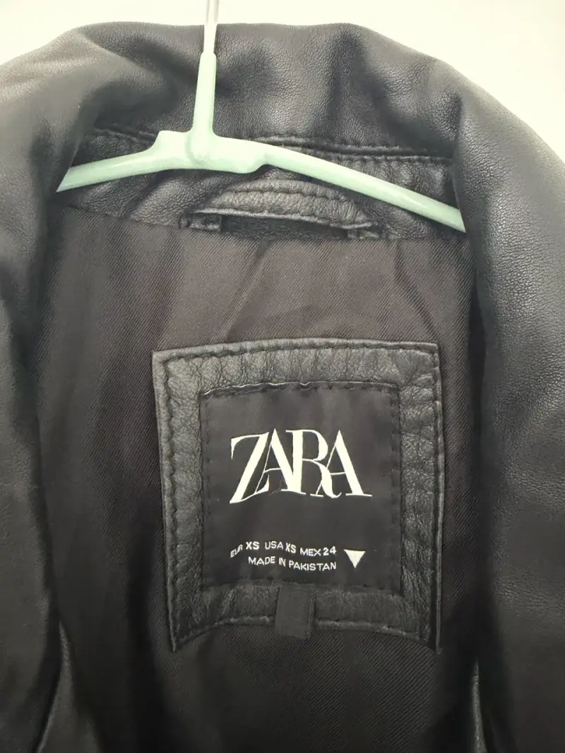 Chaqueta de cuero negra Zara estilo biker - 2