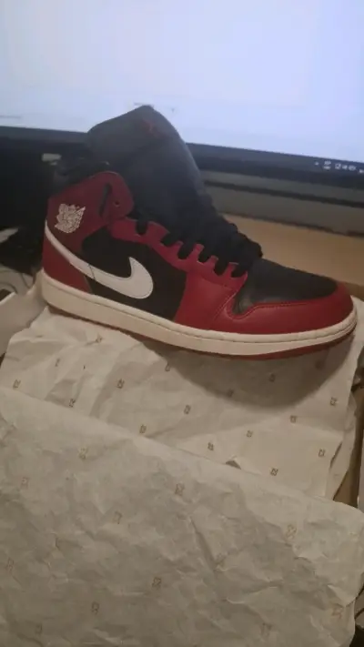 Zapatillas Air Jordan 1 Mid Black/White Gym Red - miniatura 2