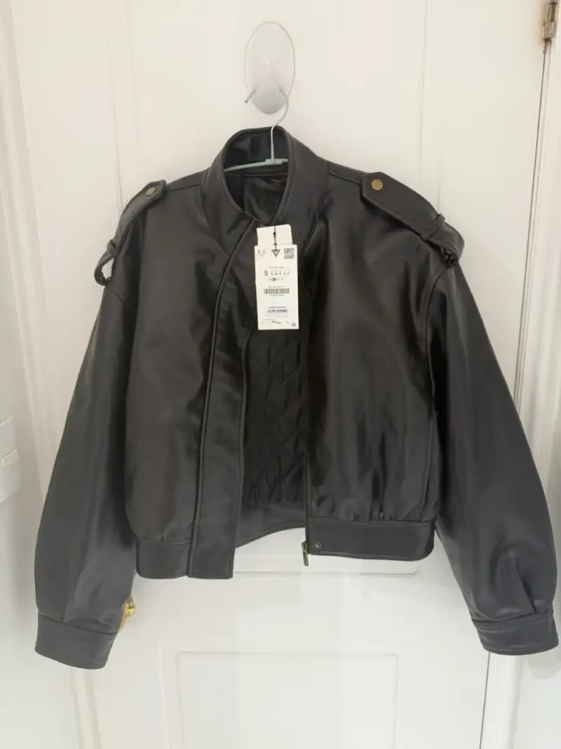 Chaqueta de cuero sintético negra para mujer