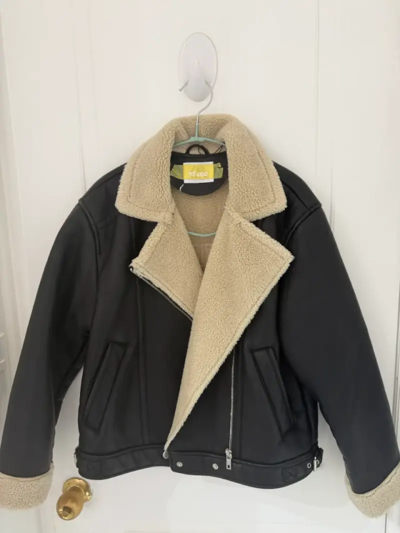 Chaqueta Zara negra con forro de borrego talla XS