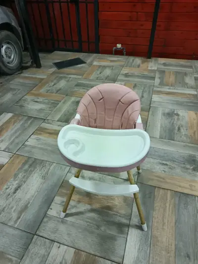 Silla de comer para bebé rosada con bandeja - miniatura 1