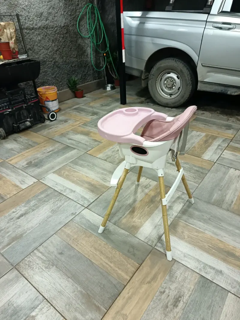 Silla de comer para bebé rosada con bandeja - 2
