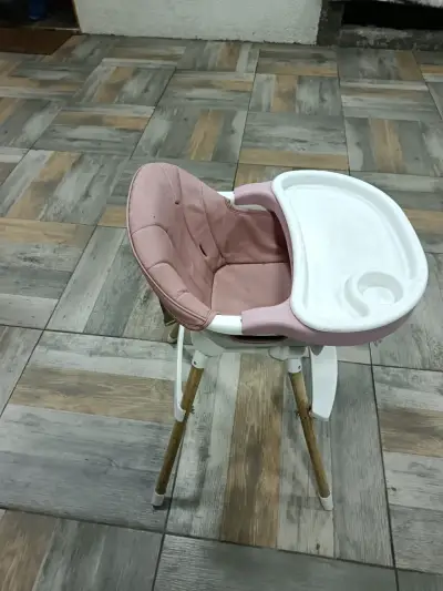 Silla de comer para bebé rosada con bandeja - miniatura 4