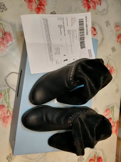 Botas de cuero negro con plataforma y tachas - miniatura 2