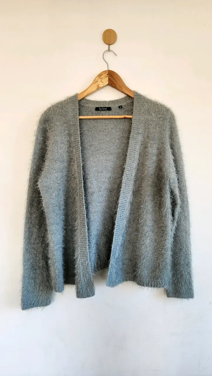 Cardigan gris de lana suave para mujer - 1
