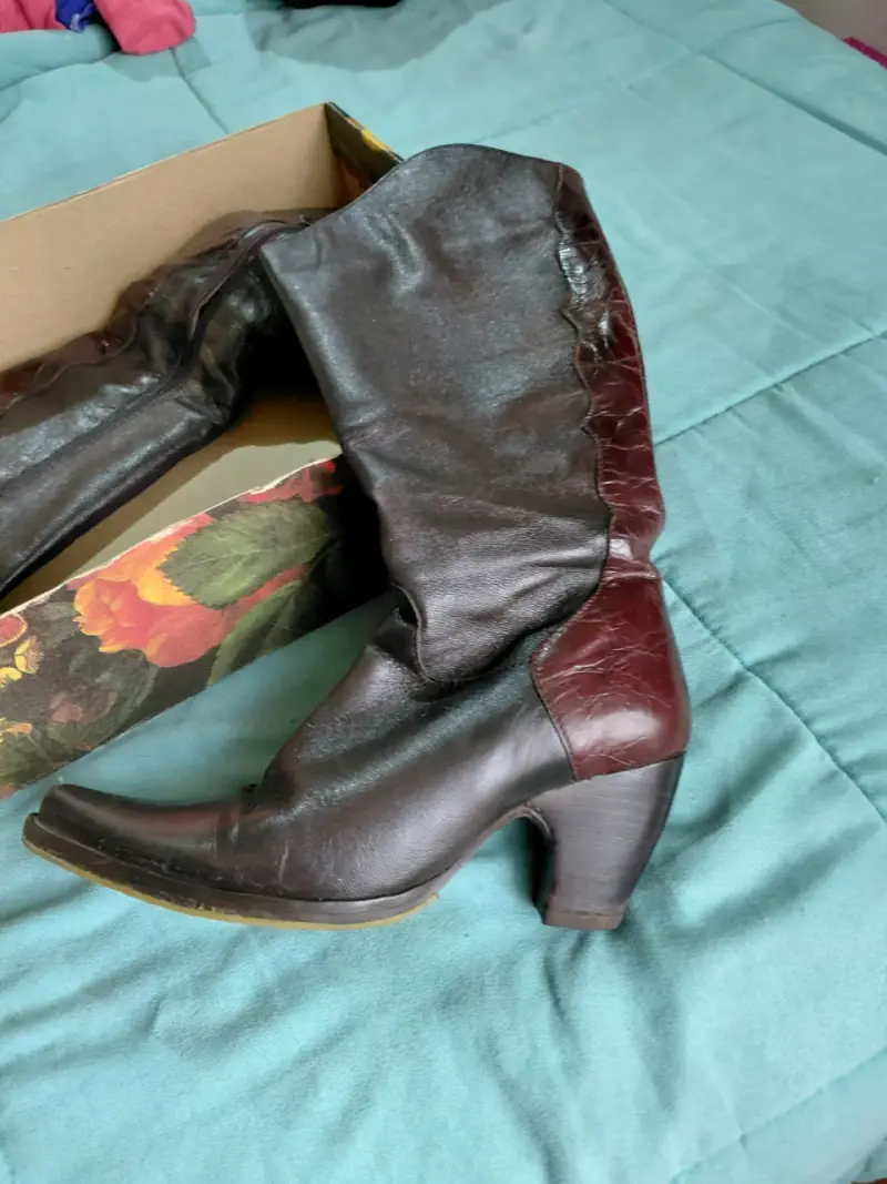 Botas de cuero marrón con tacón alto - 2