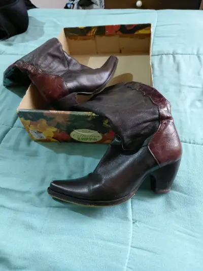 Botas de cuero marrón con tacón alto - miniatura 4