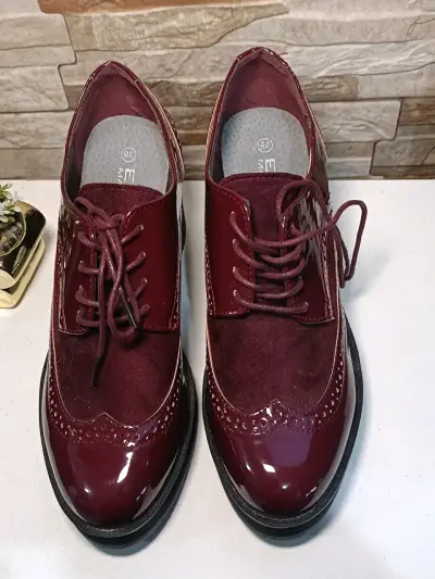 Zapatos de charol burdeos con tacón grueso - miniatura 3