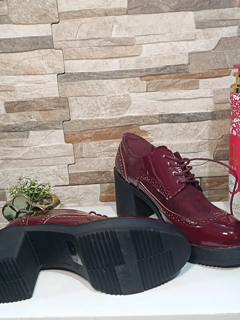 Zapatos de charol burdeos con tacón grueso - 4