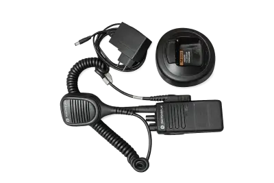 Radio Motorola Deep 550 con cargador y accesorios - miniatura 2