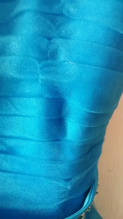 Vestido de fiesta azul sin tirantes - miniatura 5