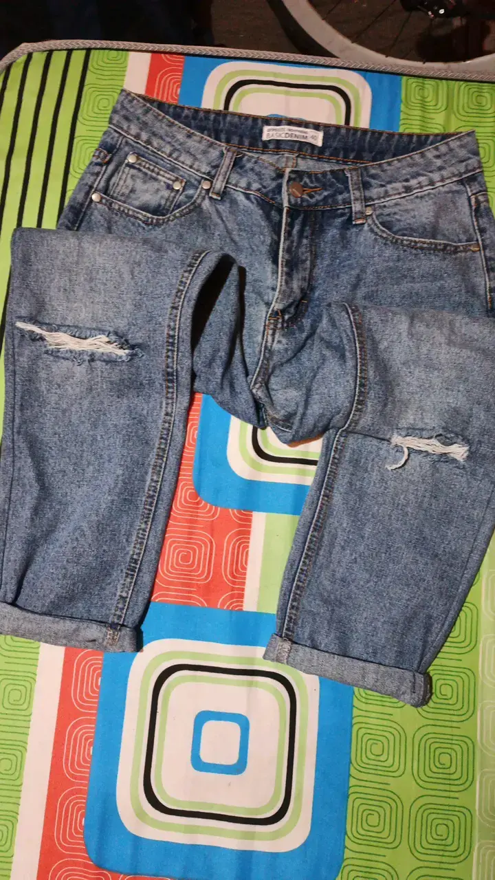 Jeans de mezclilla desgastados para mujer - 2