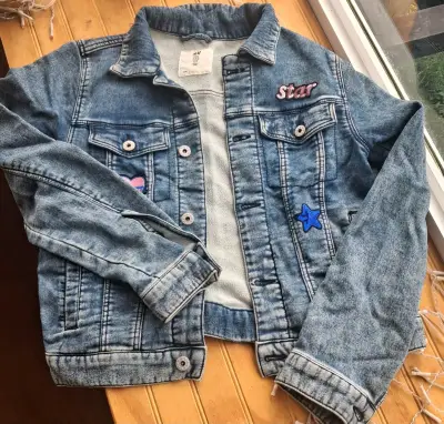 Chaqueta de mezclilla con parches para mujer - miniatura 1