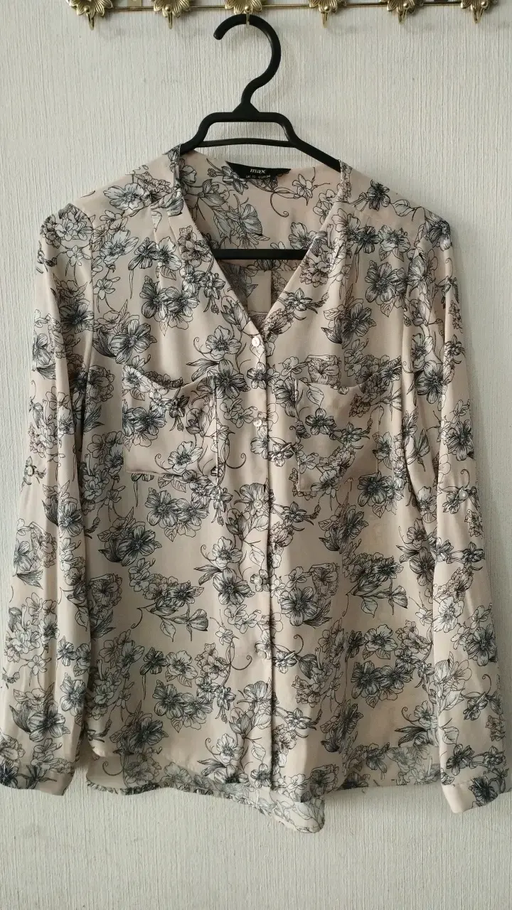 Blusa floral de mujer Max en tonos beige