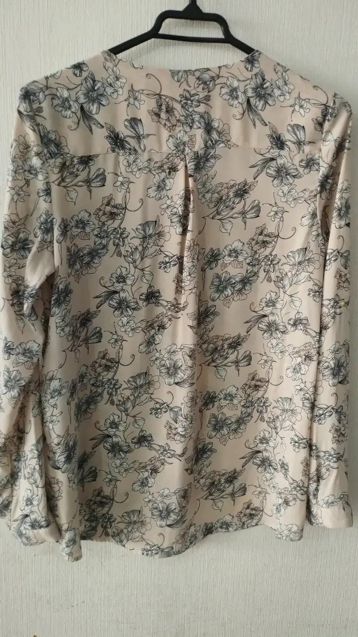 Blusa floral de mujer Max en tonos beige - 4