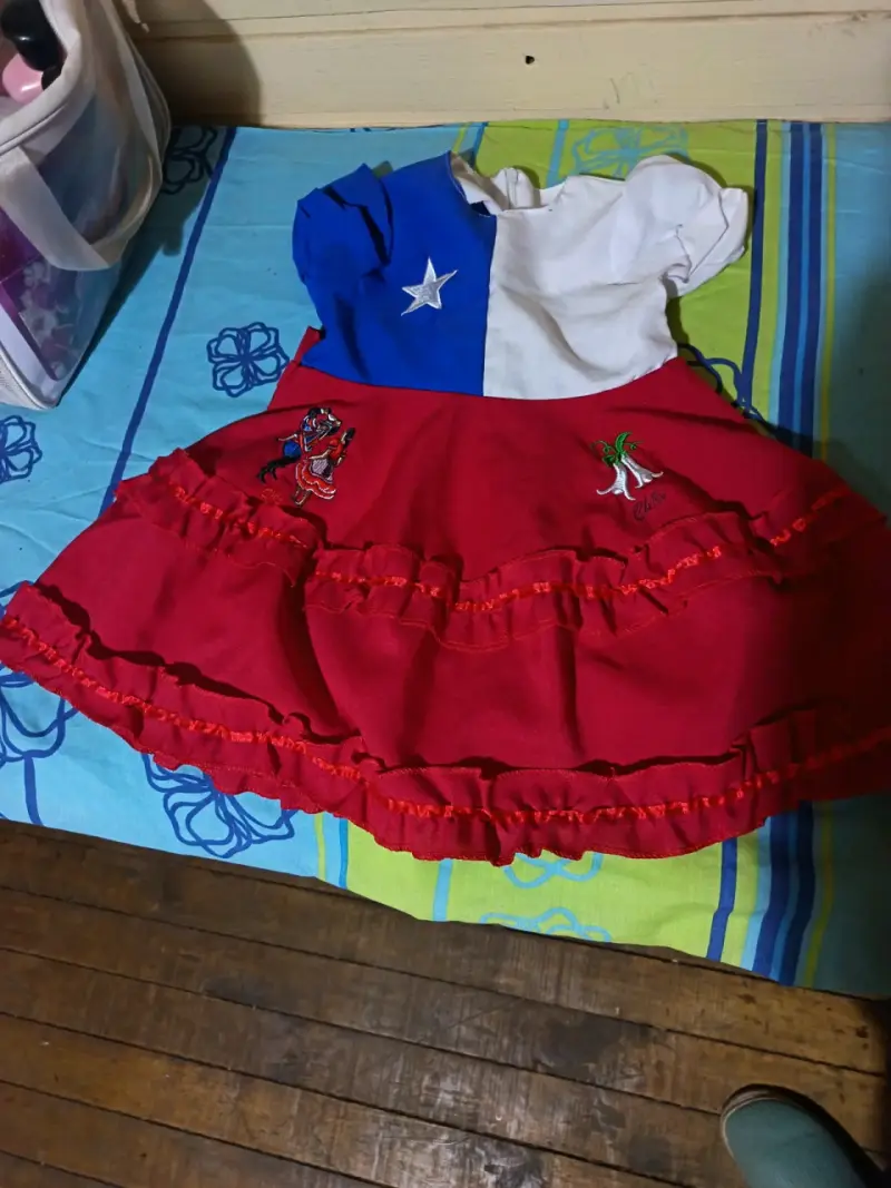 Vestido de niña con diseño bandera chilena