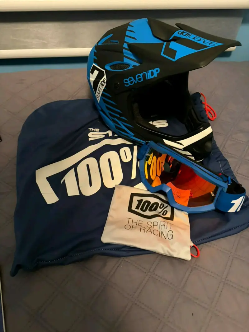 Casco de motocross Seven IDP con gafas 100% - 2