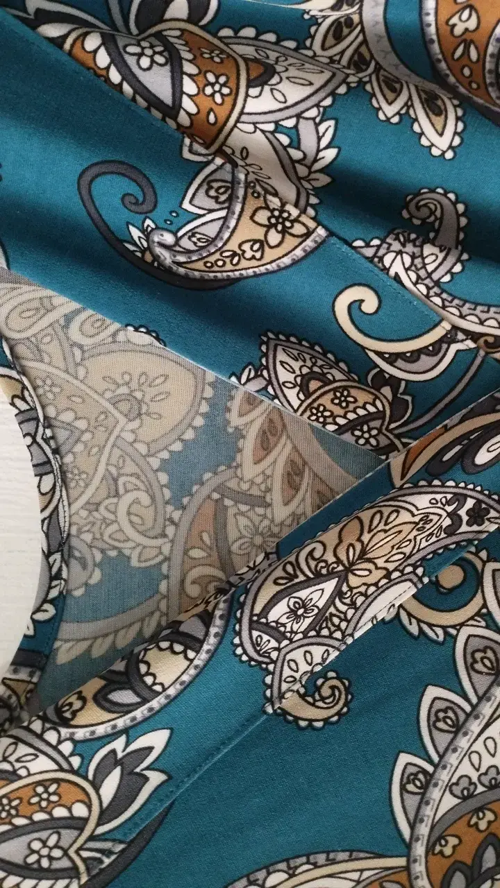 Vestido estampado verde azulado con diseño - 2