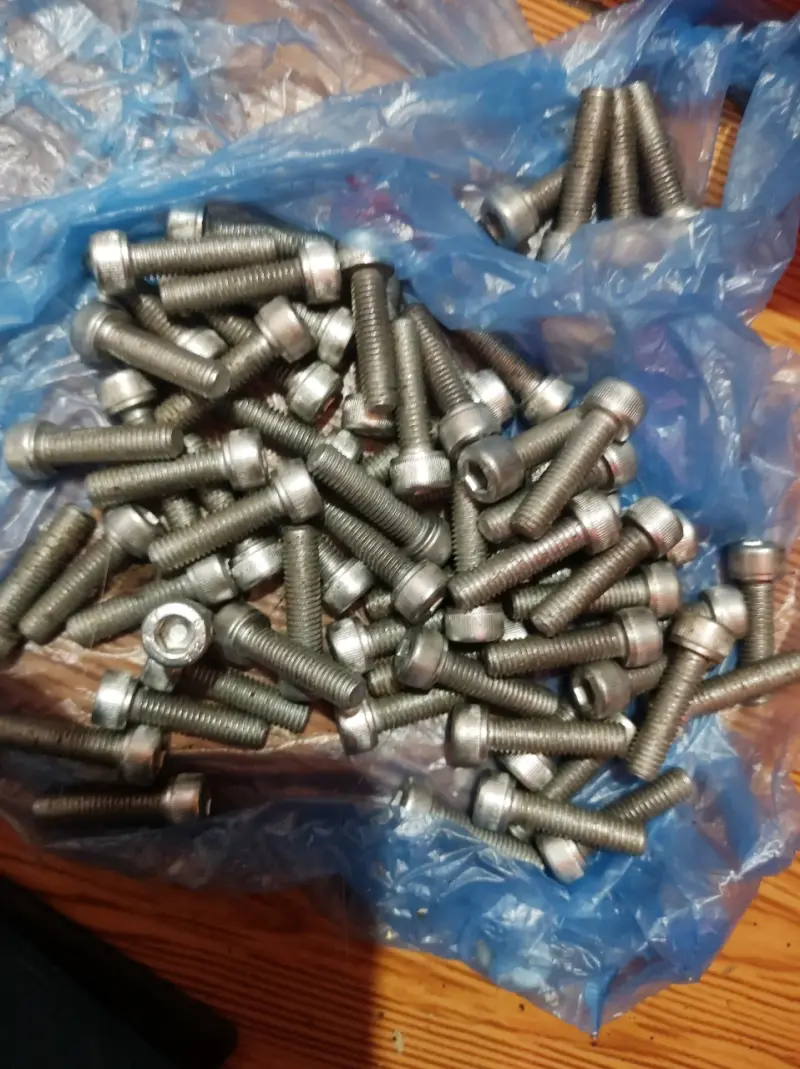Tornillos de acero inoxidable para maquinaria