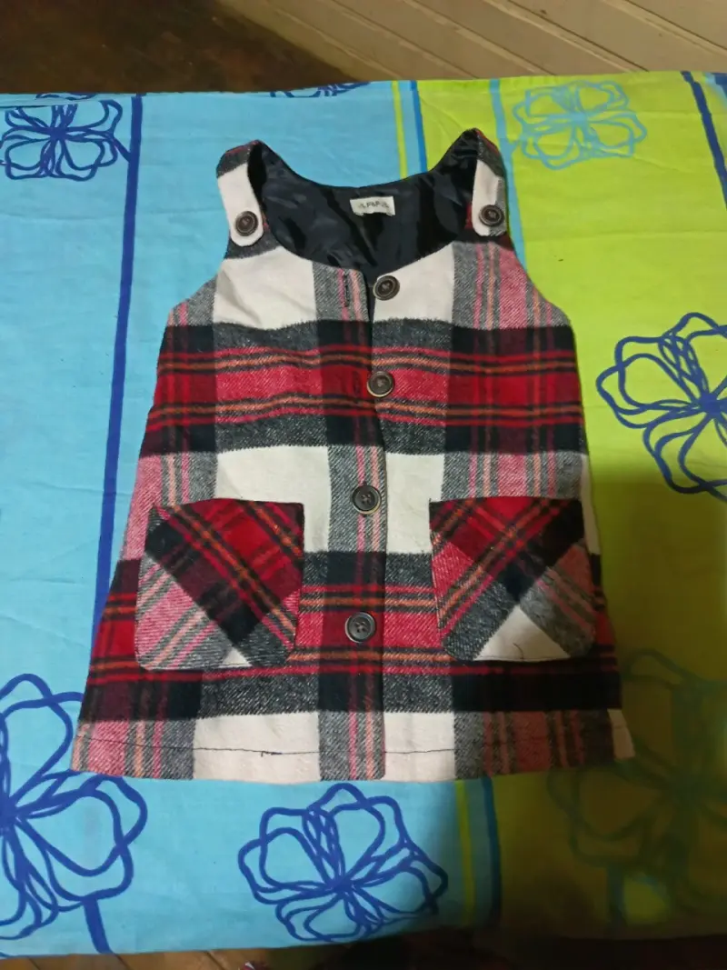 Vestido de lana a cuadros para niña