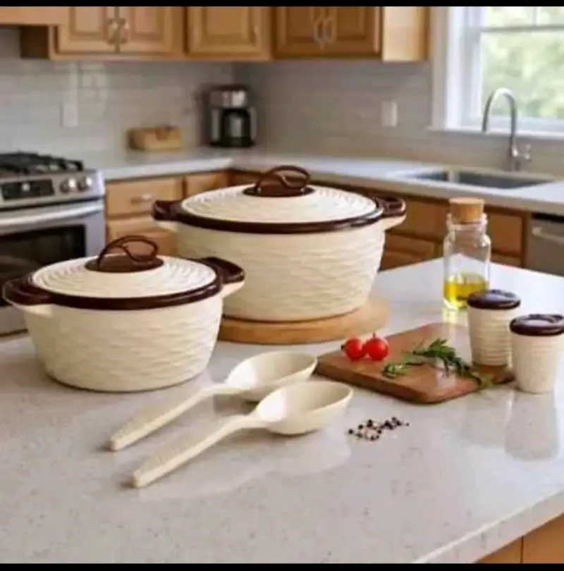 Juego de ollas de cocina con cucharones