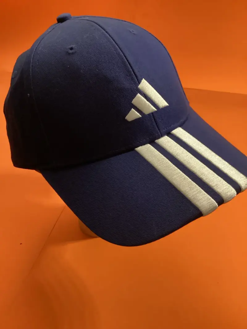 Gorra azul con logo y franjas blancas Adidas - 2