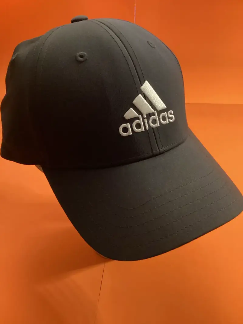 Gorra negra Adidas con logo bordado - 2
