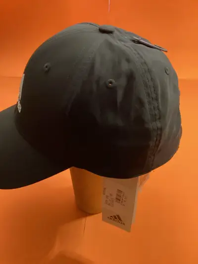 Gorra negra Adidas con logo bordado - miniatura 4