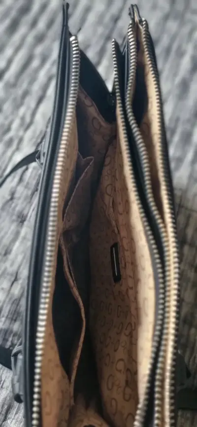 Bolso de mano Guess negro elegante - miniatura 2