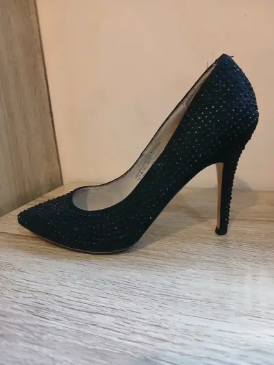 Tacones negros con brillantes elegantes - miniatura 1