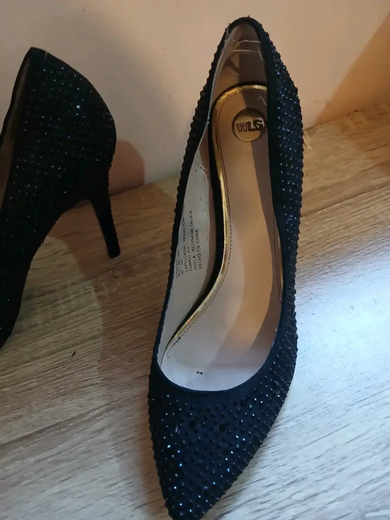 Tacones negros con brillantes elegantes - 3