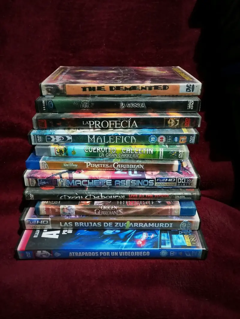 Colección de 40 DVD de Varios Géneros