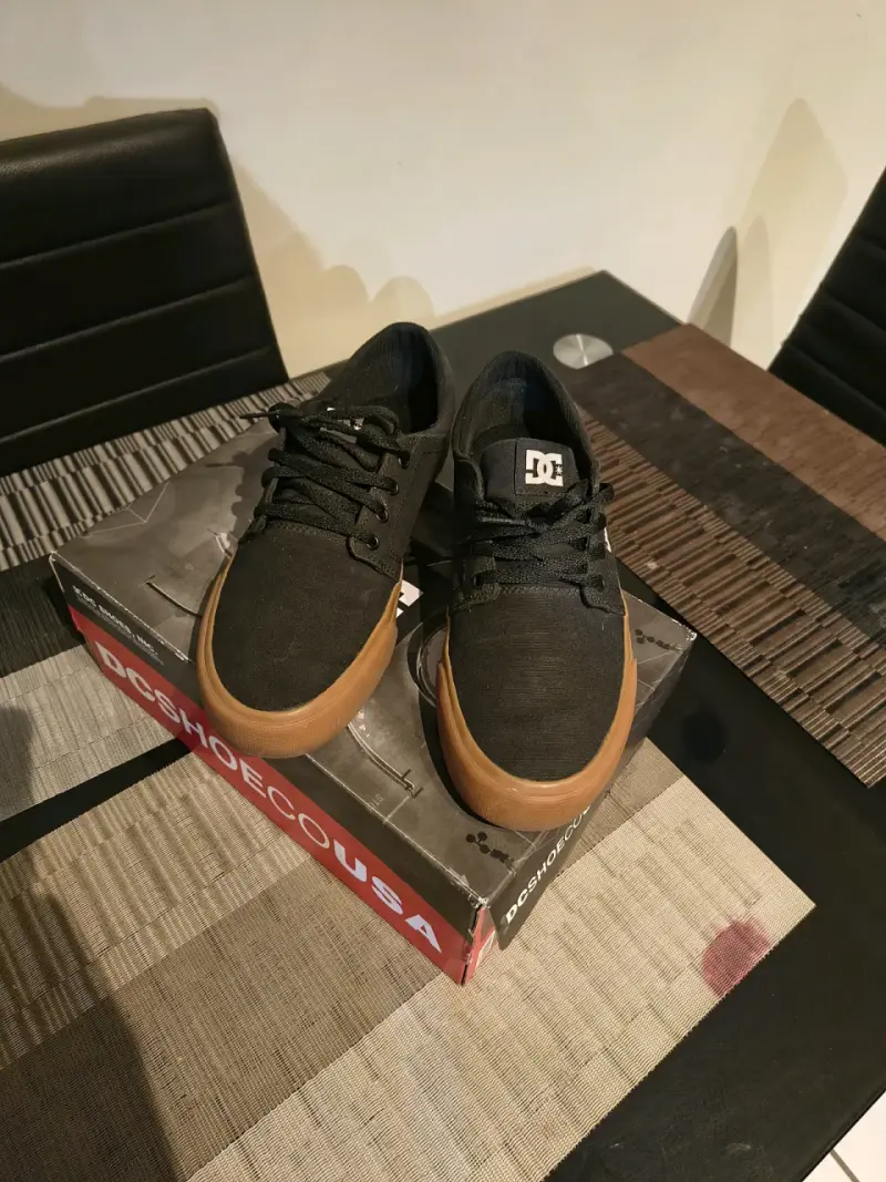 Zapatillas negras DC Shoes con suela de goma - 2