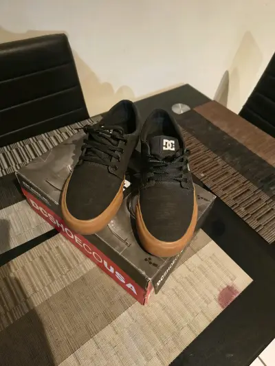 Zapatillas negras DC Shoes con suela de goma - miniatura 2