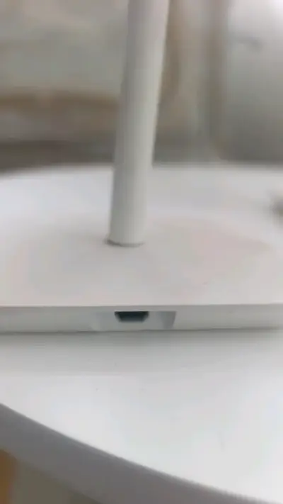 Lámparas de mesa blancas modernas - miniatura 3