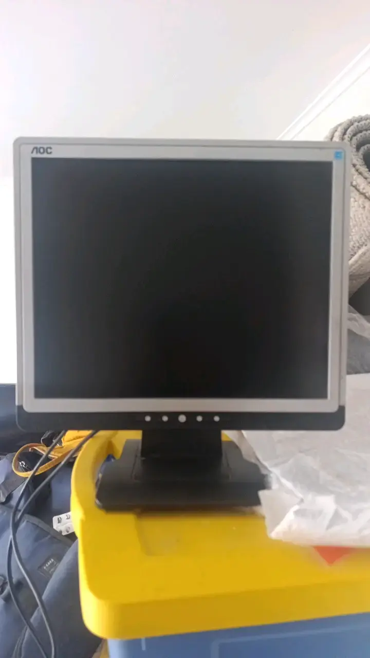 Monitor AOC de 17 pulgadas en buen estado