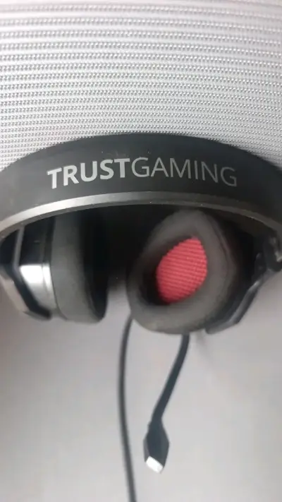 Audífonos Trust Gaming con micrófono - miniatura 2