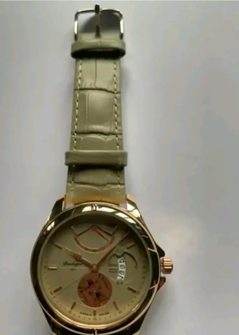 Reloj de pulsera elegante con correa de cuero beige - 3